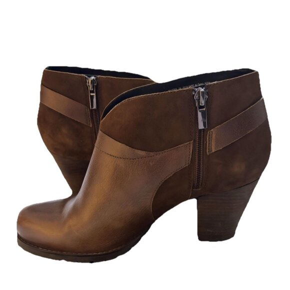 Clarks Dark Brown Suede Leather Two Toned Colorblock‎ Ankle Boots Sz 9 Western - Picture 6 of 8